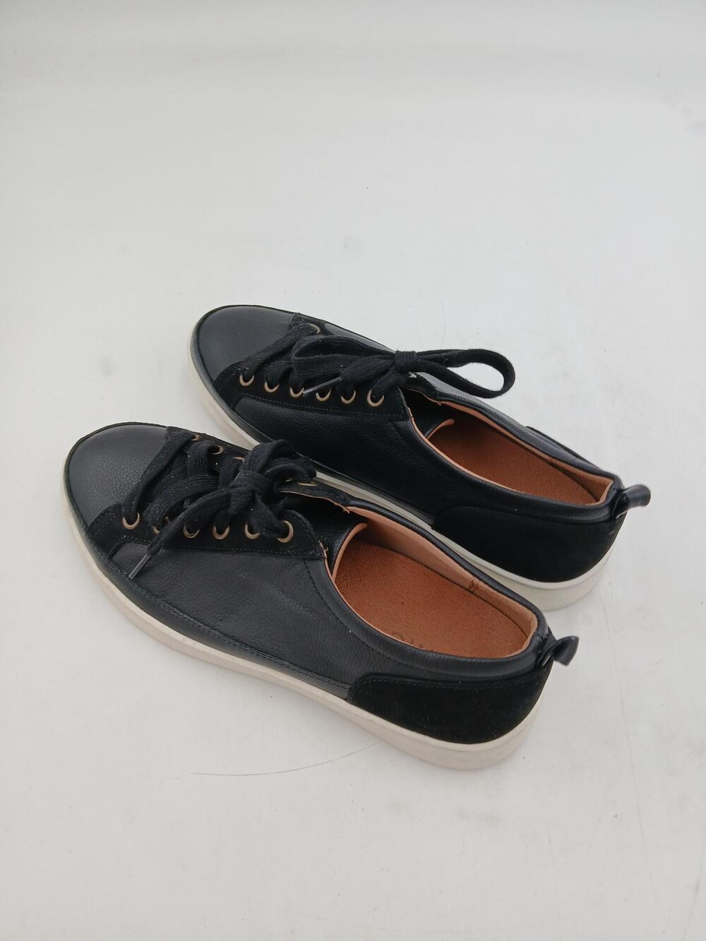 Comfort Walking Shoes Womens Size 9 Wide Black Low Top Lace Up Sneakers Winny